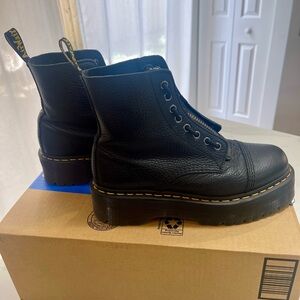 Sinclair Max Dr. Martens Women’s 9 US Black Leather